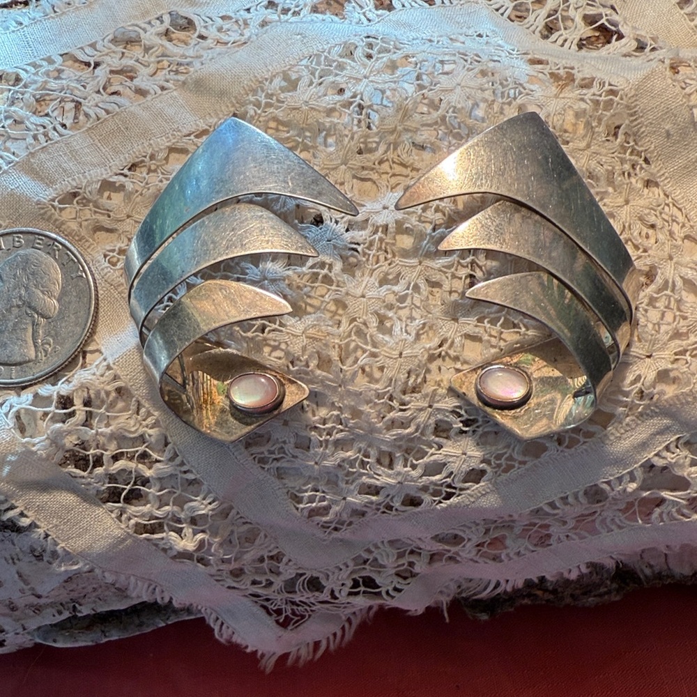 Sterling silver earrings‎ Navajo abstract art pink signed  “JB” vintage 925 10g